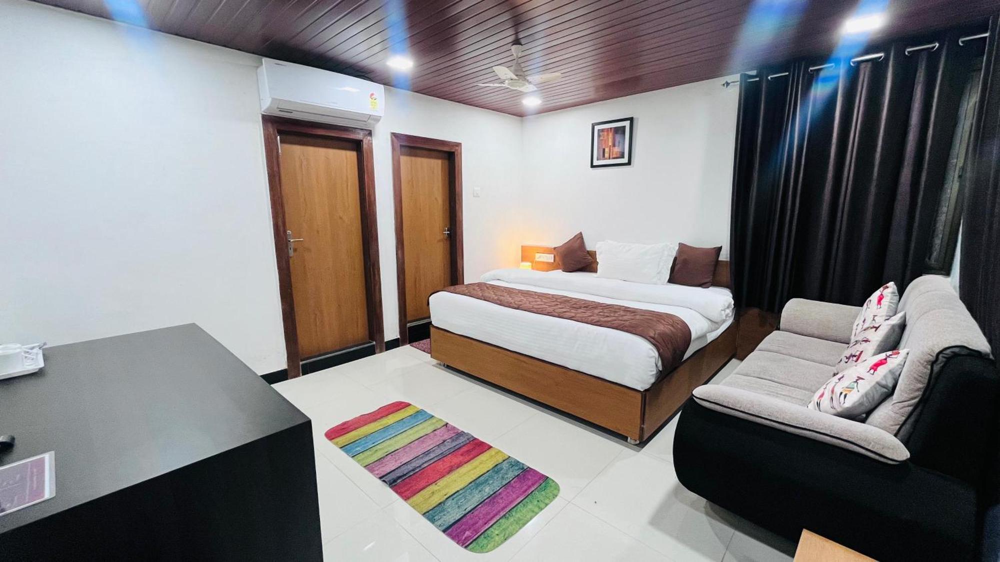 Gulmarg Residency Homestay *