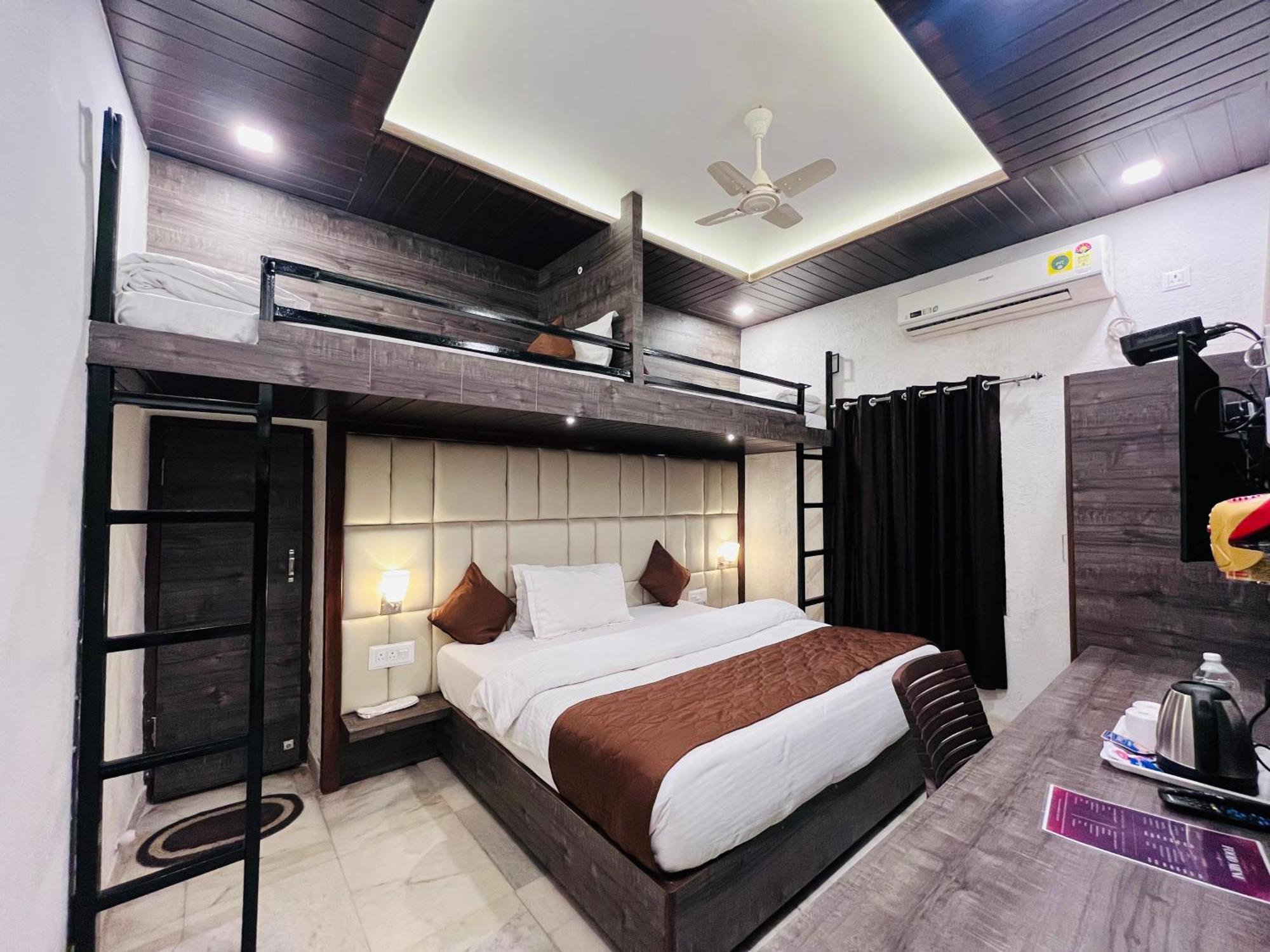 Gulmarg Residency Homestay *